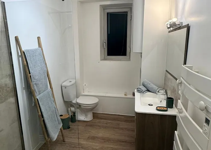 Grand T2 - Proche Port Et Transports Apartment