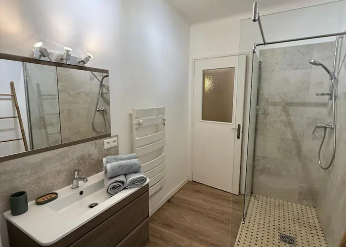 Grand T2 - Proche Port Et Transports Apartment